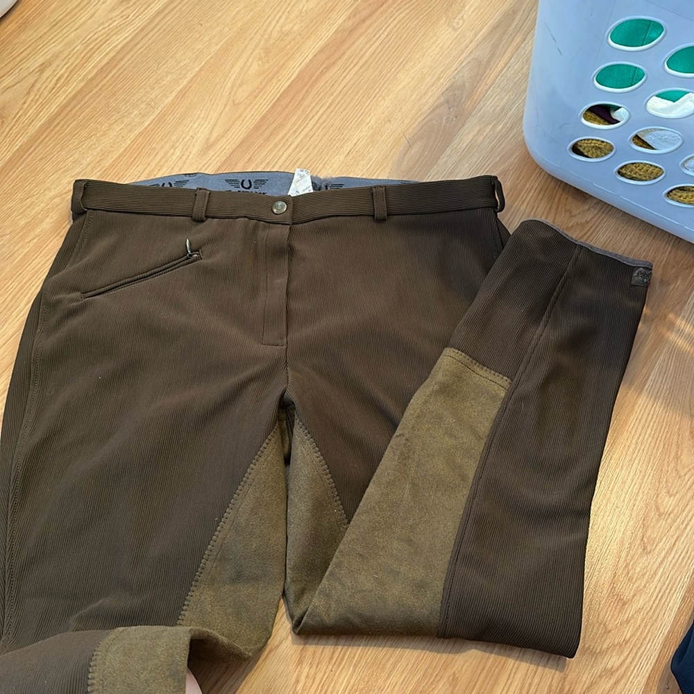 Tuff Rider equine riding breeches. Size 34. Full seat.